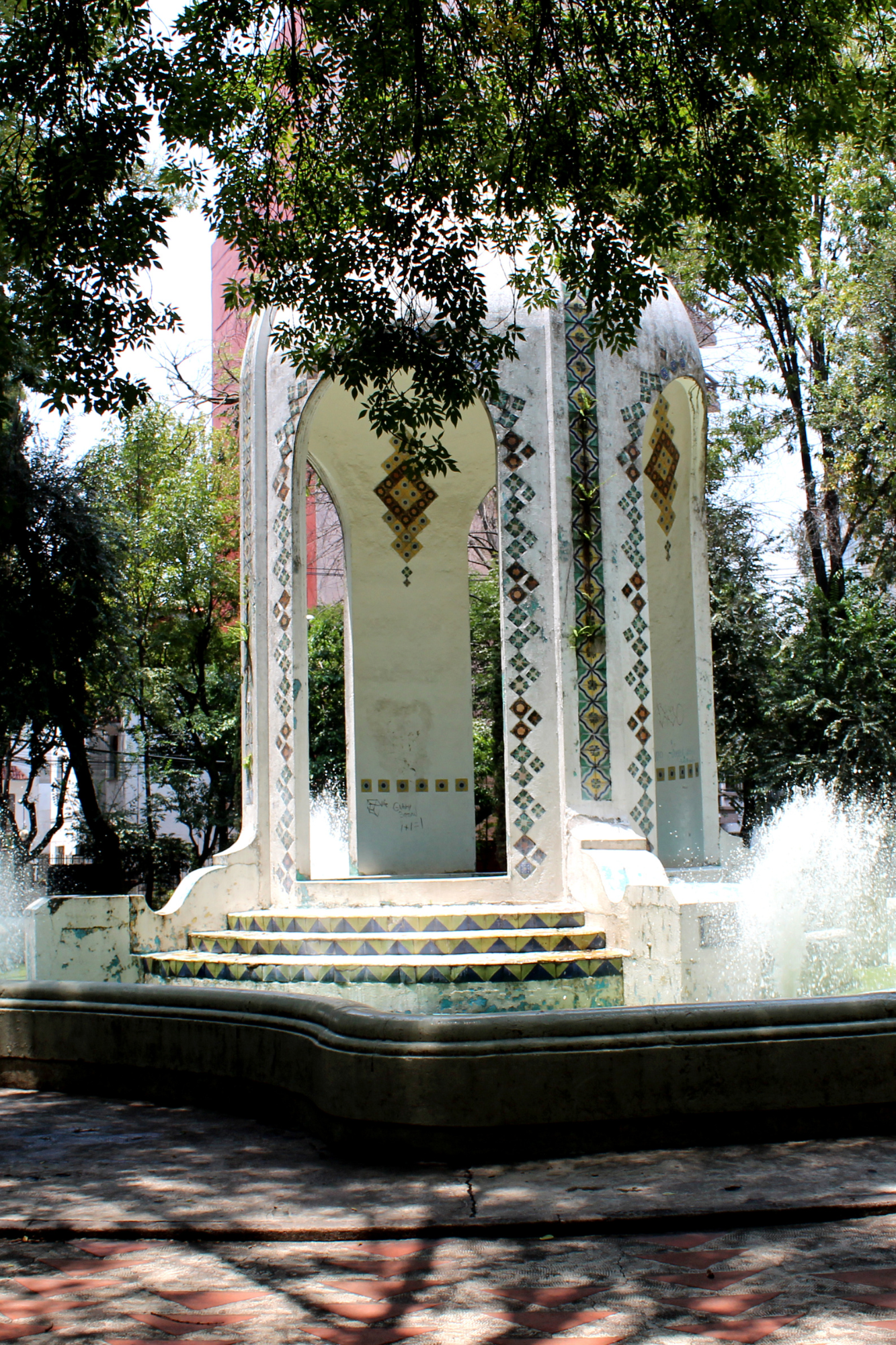 Plaza fountain, Hipódromo Condesa